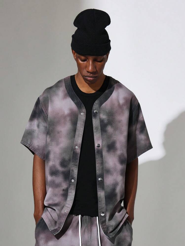 Varsity Baseball Oversize-Jeansjacke mit Batikmuster