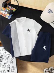 2 件套年轻男孩宽松休闲学院风鹿动物印花撞色图案立领针织短袖衬衫和松紧腰短裤套装，适合春夏季、日常穿着、运动、户外、学校、派对、度假、拍照