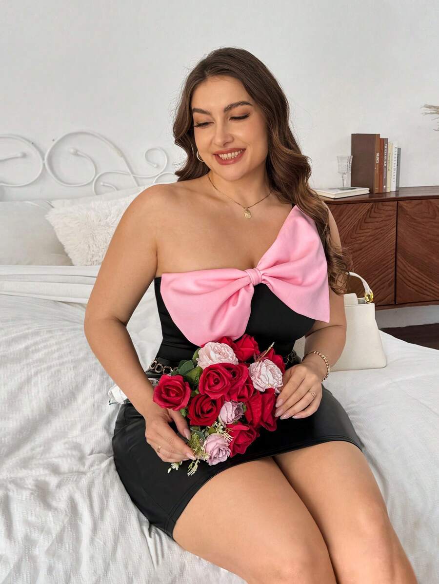 SHEIN Privé Plus Size Romantic Hug & Kiss Design Elastic Bodysuit With Elegant Bow Decor, Comfortable Casual, Suitable For Spring & Summer Wear, Gift For Women Valentine's Day - Black - View 1