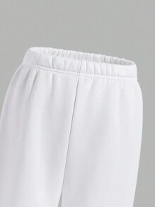 Conjunto de 2 piezas para niña preadolescente con sudadera de cuello redondo blanca con estampado de corazón en llamas y diseño cultural en Y, y pantalones, diseño elegante para la escuela, viajes, otoño/invierno