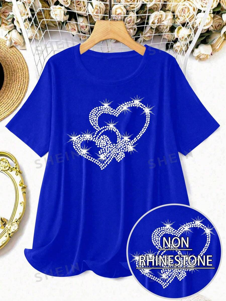 Camiseta gráfica casual de manga corta con cuello redondo, estampado de corazones de rhinestone para mujer de talla grande