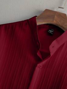 Manfinity Homme 2 pezzi Set uomo casual composto da camicia a maniche corte con trama monocolore e pantaloni a vita con laccio, in stile rilassato e gambe dritte. Set di abbigliamento da uomo con camicia e pantaloni.