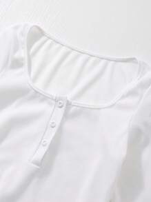 SHEIN 少女纽扣半襟长袖圆领 T 恤，舒适百搭，非常适合秋冬休闲穿着