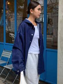 DAZY 女士休闲宽松连帽单排扣牛仔夹克，秋季 - 深色水洗藍 - 查看 3