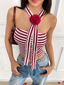 SHEIN Essnce Valentijnsdag Elegante Driedimensionale Rozen Sjaal Tube Top Voor Vrouwen. Rode Afneembare Rozen Decoratie Voor Romantische Date Wear. Modieuze En Casual Dagelijkse Uitjes Tube Top Voor Vrouwen In Lente En Zomer.