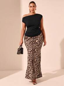 SHEIN BAE Blusa ajustada con cuello asimétrico y drapeado en negro sólido para talla grande, falda larga de línea A con acabado satinado en estampado de leopardo, sexy y elegante para una cita, té de la tarde, actividades al aire libre, adecuado para el verano y el Día de San Valentín