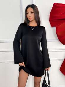 SHEIN Essnce 女式拼色长袖连衣裙，后背有大蝴蝶结细节，V 领露背系带，情人节约会派对女士连衣裙