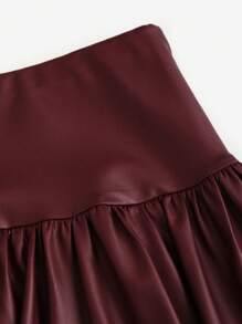 Sweetra Jupe mini évasée en tissu enduit brillant rouge à taille basse de type streetwear, de couleur bordeaux