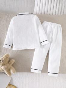 SHEIN Young Boy Simple Casual Cute Bear Patched Pocket Turndown Collar Open Front Long Sleeve Knit Jacquard Long Pants 2 Pieces Pajama Set