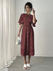 Calvaya Vestido casual de longitud media de manga corta con volantes, cuello redondo, cintura acampanada y estampado floral diminuto, para vacaciones románticas en color azul