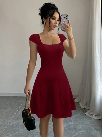 Elenzga 新款女士方领短袖A字连衣裙，高弹面料，纯色修身通勤休闲百搭连衣裙，收腰设计，优雅精致，秋冬必备。