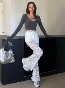 DAZY Pantalones con diseño sexy, de encaje ajustado con pierna acampanada para mujer, color blanco, para todas las estaciones