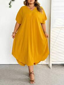 SHEIN CURVE+ Vestido casual de playa de talla grande de unicolor con cuello en V