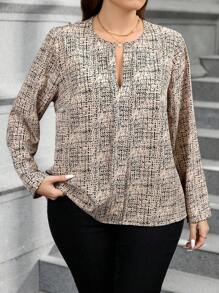 SHEIN Clasi Camisa casual de manga larga con estampado completo y cuello en V para mujer de talla grande, otoño