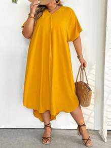 SHEIN CURVE+ Vestido casual de playa de talla grande de unicolor con cuello en V