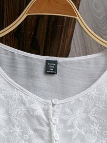 SHEIN LUNE Casual Solid Color Embroidered Short Sleeve Plus Size Women Shirt - White - View 5