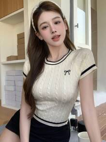 DAZY 短袖针织上衣，撞色饰边，蝴蝶结刺绣 - 白色 - 查看 2