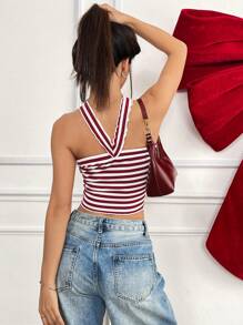 SHEIN Essnce Valentijnsdag Elegante Driedimensionale Rozen Sjaal Tube Top Voor Vrouwen. Rode Afneembare Rozen Decoratie Voor Romantische Date Wear. Modieuze En Casual Dagelijkse Uitjes Tube Top Voor Vrouwen In Lente En Zomer.