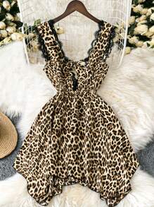 SHEIN LUNE Vestido de talla grande con cuello en V, encaje con estampado de leopardo, cintura asimétrica y tirantes estilizadores - Multicolor - Ver 1