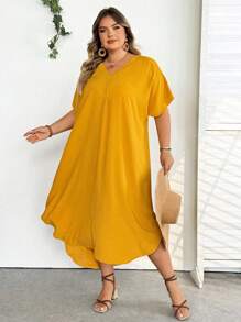 SHEIN CURVE+ Vestido casual de playa de talla grande de unicolor con cuello en V
