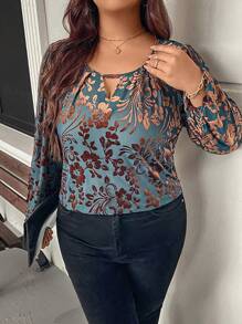 SHEIN LUNE Große Größen Rundhals Langarm Bluse mit Blumendetails und Hohlmuster