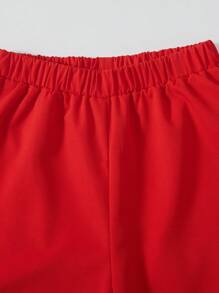 Conjunto de 3 piezas para niñas preadolescentes con: top corto de manga larga con estampado de corazones graffiti, camiseta sin mangas de unicolor y pantalón cargo para Día de San Valentín