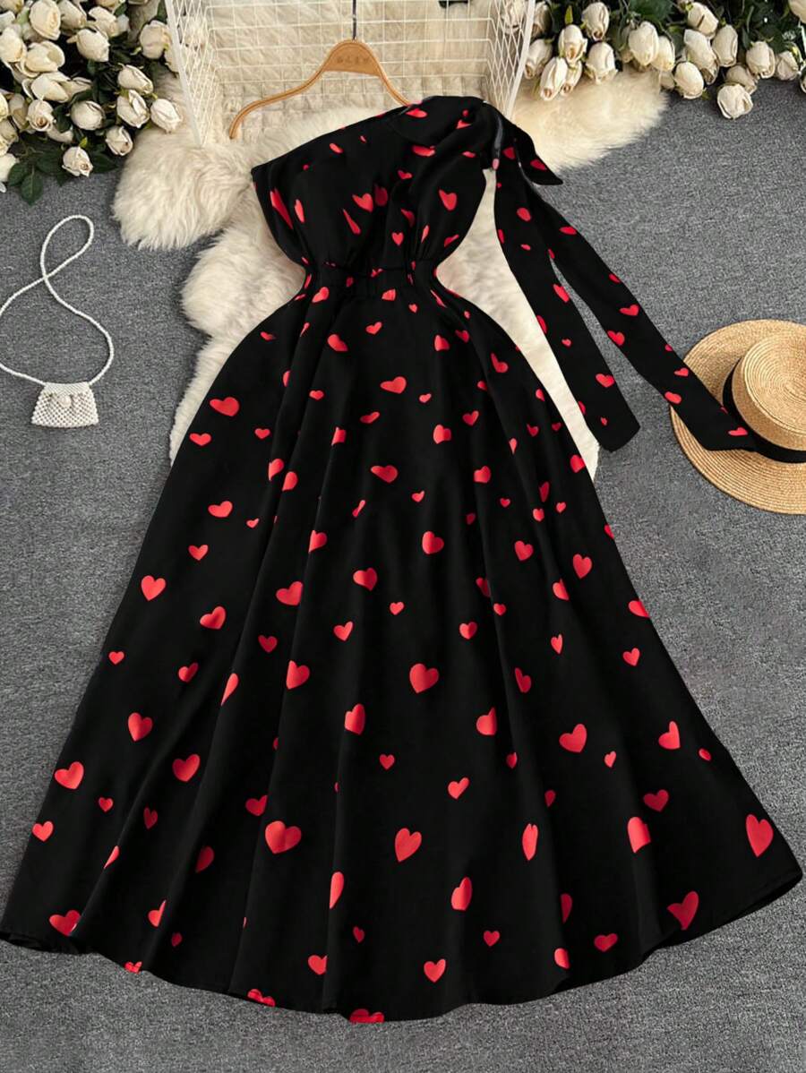 SHEIN Clasi 大码休闲无袖心形全印花直筒连衣裙，简约设计，夏季情人节 - 黑色 - 查看 1
