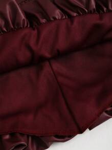 Sweetra Jupe mini évasée en tissu enduit brillant rouge à taille basse de type streetwear, de couleur bordeaux
