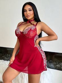 Komplet bielizny walentynkowej z koronką kontrastową i siateczką w dużych rozmiarach na fiszbinach - zawiera sukienkę typu babydoll + stringi, 2 szt.