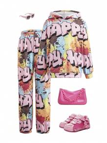 Conjunto de 2 piezas de niña preadolescente con sudadera con capucha y pantalones con estampado gráfico de letras en efecto tie-dye, que muestra un estilo de ropa de calle de moda, adecuado para la escuela, salidas y las temporadas de otoño/invierno