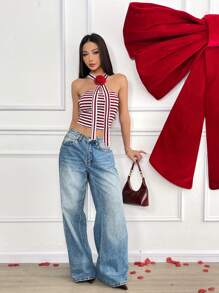 SHEIN Essnce Valentijnsdag Elegante Driedimensionale Rozen Sjaal Tube Top Voor Vrouwen. Rode Afneembare Rozen Decoratie Voor Romantische Date Wear. Modieuze En Casual Dagelijkse Uitjes Tube Top Voor Vrouwen In Lente En Zomer.