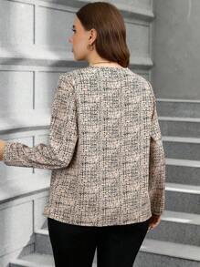 SHEIN Clasi Camisa casual de manga larga con estampado completo y cuello en V para mujer de talla grande, otoño