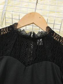 SHEIN Camisa de manga larga con dobladillo con volantes, encaje bordado y tela de malla elegante y de para niña preadolescente, color negro, adecuada para fiestas y al aire libre