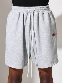 SUMWON Conjunto de 2 piezas con sudadera con capucha ligera y holgada y pantalones cortos con tiro bajo, con bordado pequeño y cordones