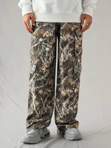 Manfinity RebelGame Pantalones rectos de cintura elástica suelta con múltiples bolsillos de estilo informal tipo cargo de camuflaje de color vintage para hombres, ropa diaria de moda joven, para regalos a amigos, esposo, novio