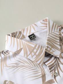 Manfinity RSRT Conjunto de camisa hawaiana de manga corta con botones delanteros y estampado, y pantalones cortos casuales para hombres