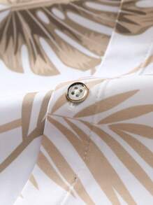 Manfinity RSRT Conjunto de camisa hawaiana de manga corta con botones delanteros y estampado, y pantalones cortos casuales para hombres