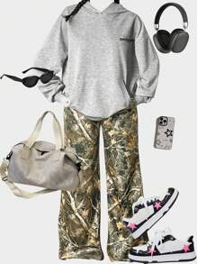 SHEIN Pantalones de punto a media cintura con estampado de camuflaje y ramas de árbol para adolescentes en otoño/invierno, sudadera con capucha gris con estampado de texto gráfico, pantalones cargo deportivos casuales y de regreso a la escuela