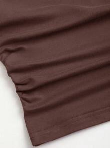 Sweetra Conjunto com Cropped com Decote Profundo e Decotado nas Costas e Saia com Fenda Lateral
