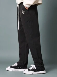 SUMWON Pantalón de nailon con ajuste recto y estampado gráfico