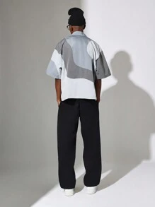 SUMWON 拼接漩涡图案拉链短袖衬衫现代都市街头服饰抽象图案轻便夏季春季休闲外套