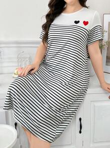 Plus Size Heart & Stripe Print Round Neck Short Sleeve Nightgown