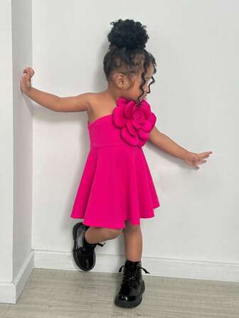 SHEIN Robe mignonne à une épaule sans manches avec fleurs 3D fuchsia pour jeune fille, Saint-Valentin