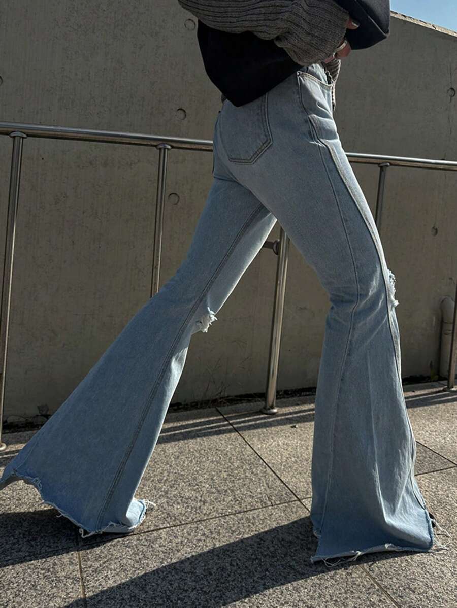 DAZY 女士做旧毛边喇叭牛仔裤，水洗褪色，四季皆宜，低腰牛仔裤 - 淺色水洗藍 - 查看 1