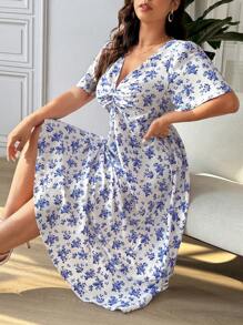 SHEIN Frenchy Vestido casual de vacaciones de manga corta con envoltura delantera y estampado floral bohemio ditsy, talla grande, para verano