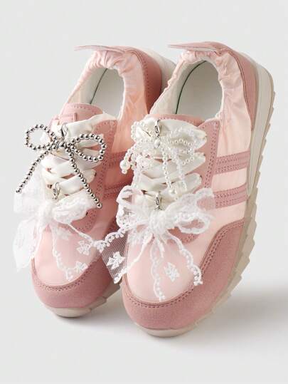 Kawaii Set de 4 piezas de decoraciones elegantes y minimalistas hechas a mano en tono plateado, con perla falsa blanca, cristal falso, encaje y moño bordado, ideales para decorar zapatos o botas, adecuado para uso diario de mujeres y niñas, regalo para ocasiones festivas