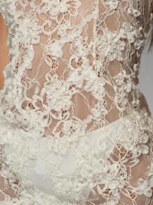 MISSGUIDED 花卉蕾丝迷你连衣裙，钢圈胸部设计，修身剪裁，适合派对、夜店、特殊场合、婚礼宾客等穿着，无袖设计，贴合身形。