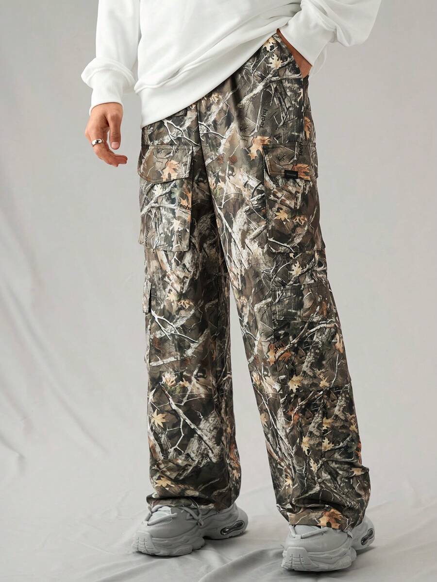 Manfinity RebelGame Pantalones rectos de cintura elástica suelta con múltiples bolsillos de estilo informal tipo cargo de camuflaje de color vintage para hombres, ropa diaria de moda joven, para regalos a amigos, esposo, novio