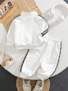 Conjunto de 2 peças/conjunto para bebês meninos, casual, esportivo, confortável, com estampa de letras, decoração, gola alta solta, zíper, top e calças, adequado para viagens, escola, ocasiões casuais, temporada de outono/inverno, roupas de volta às aulas, forro térmico, engrossado