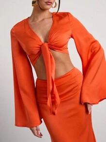 Glamine Conjunto de 2 piezas elegante de alta costura con top corto de manga larga con escote retorcido en satén naranja y falda larga ajustada con cremallera trasera, ideal para el Día de San Valentín
